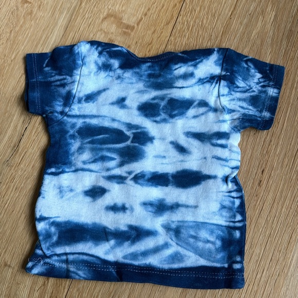 Gerber’s Infant Handcrafted Indigo Blue Tie Dye Tee | Size 6-9 Months - Picture 4 of 5